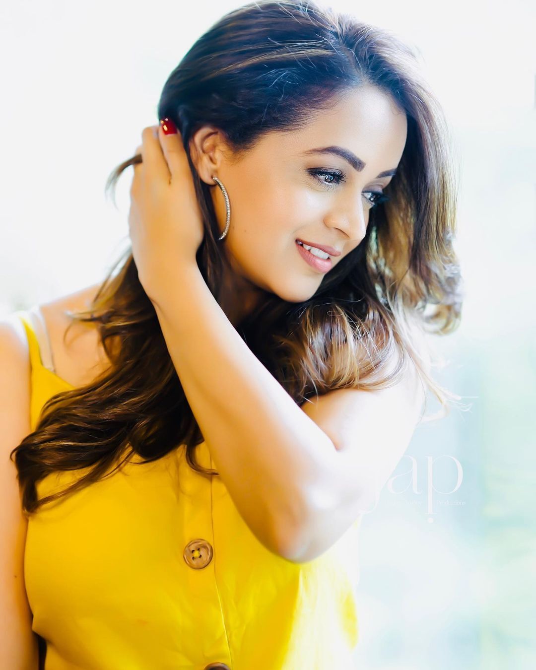 'മഞ്ഞലയിൽ മുങ്ങിത്തോർത്തിയ ധനുമാസ ചന്ദ്രികയോ': പുത്തന്‍ ലുക്കില്‍ ക്യൂട്ടായി ഭാവന