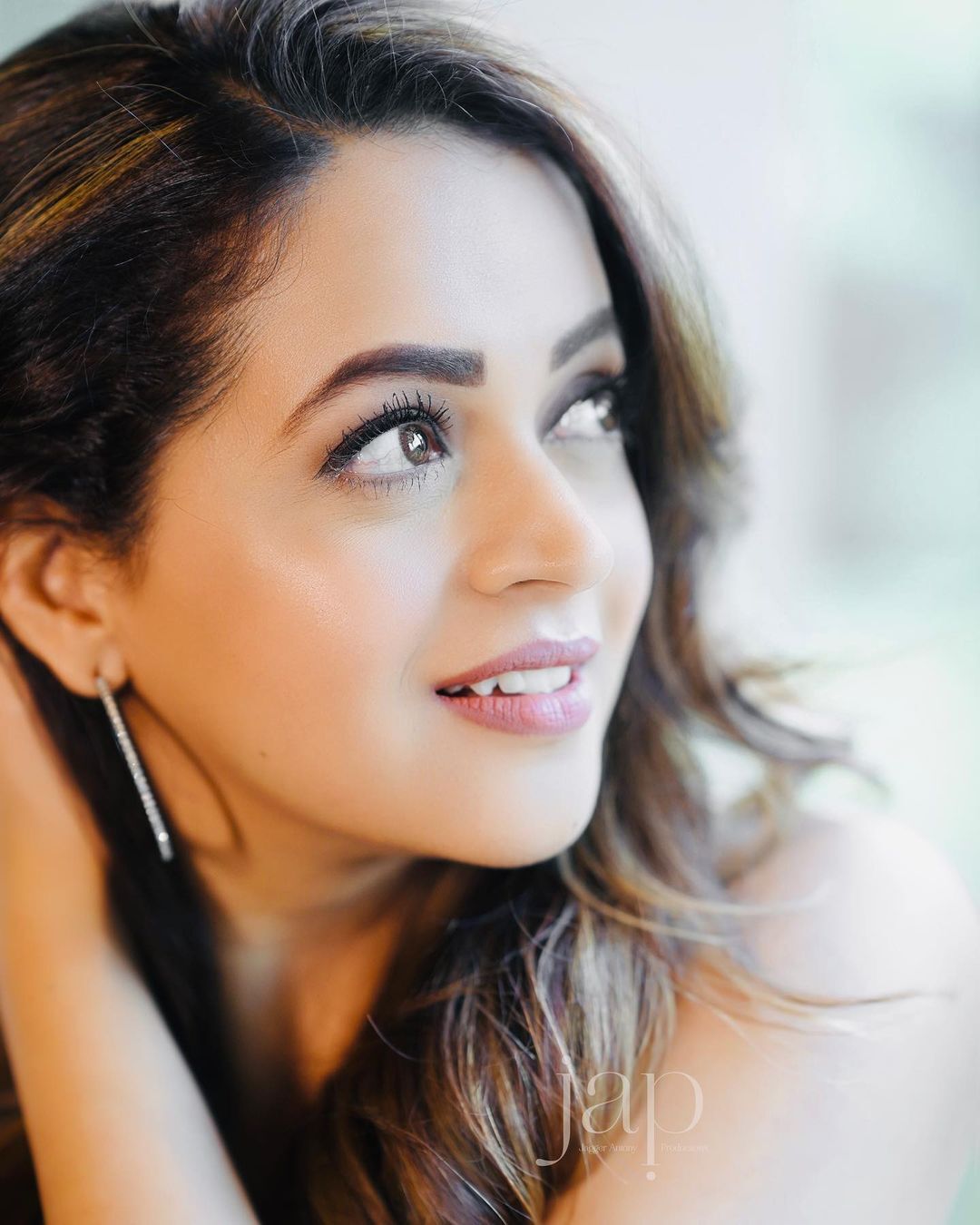 'മഞ്ഞലയിൽ മുങ്ങിത്തോർത്തിയ ധനുമാസ ചന്ദ്രികയോ': പുത്തന്‍ ലുക്കില്‍ ക്യൂട്ടായി ഭാവന