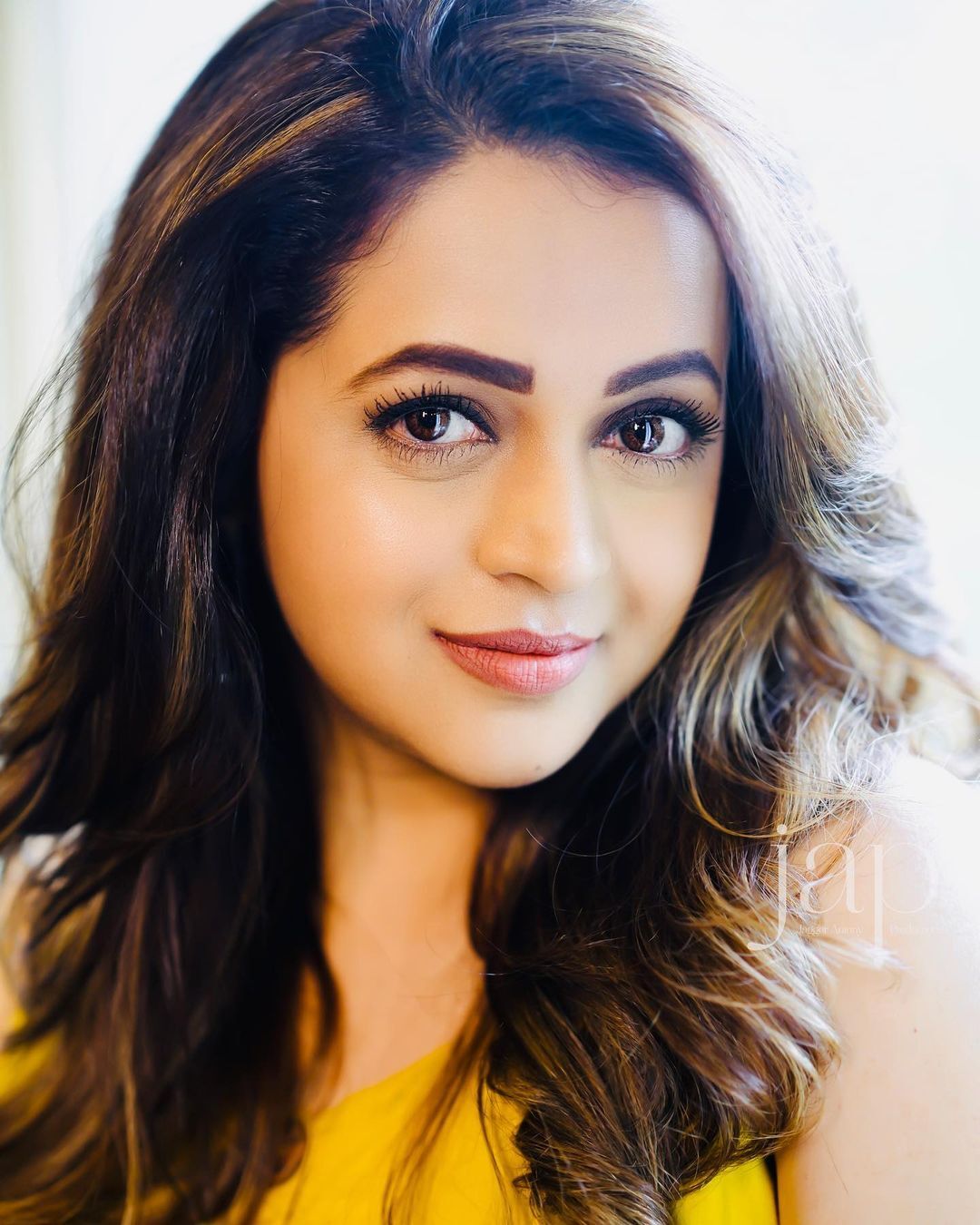 'മഞ്ഞലയിൽ മുങ്ങിത്തോർത്തിയ ധനുമാസ ചന്ദ്രികയോ': പുത്തന്‍ ലുക്കില്‍ ക്യൂട്ടായി ഭാവന