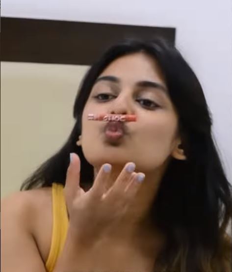 ഒരു രക്ഷയും ഇല്ലെന്ന് പറഞ്ഞാല്‍ ഒരു രക്ഷയുമില്ലാത്ത ചിരി: മനം നിറഞ്ഞ് എസ്തർ, വൈറല്‍ ചിത്രങ്ങല്‍