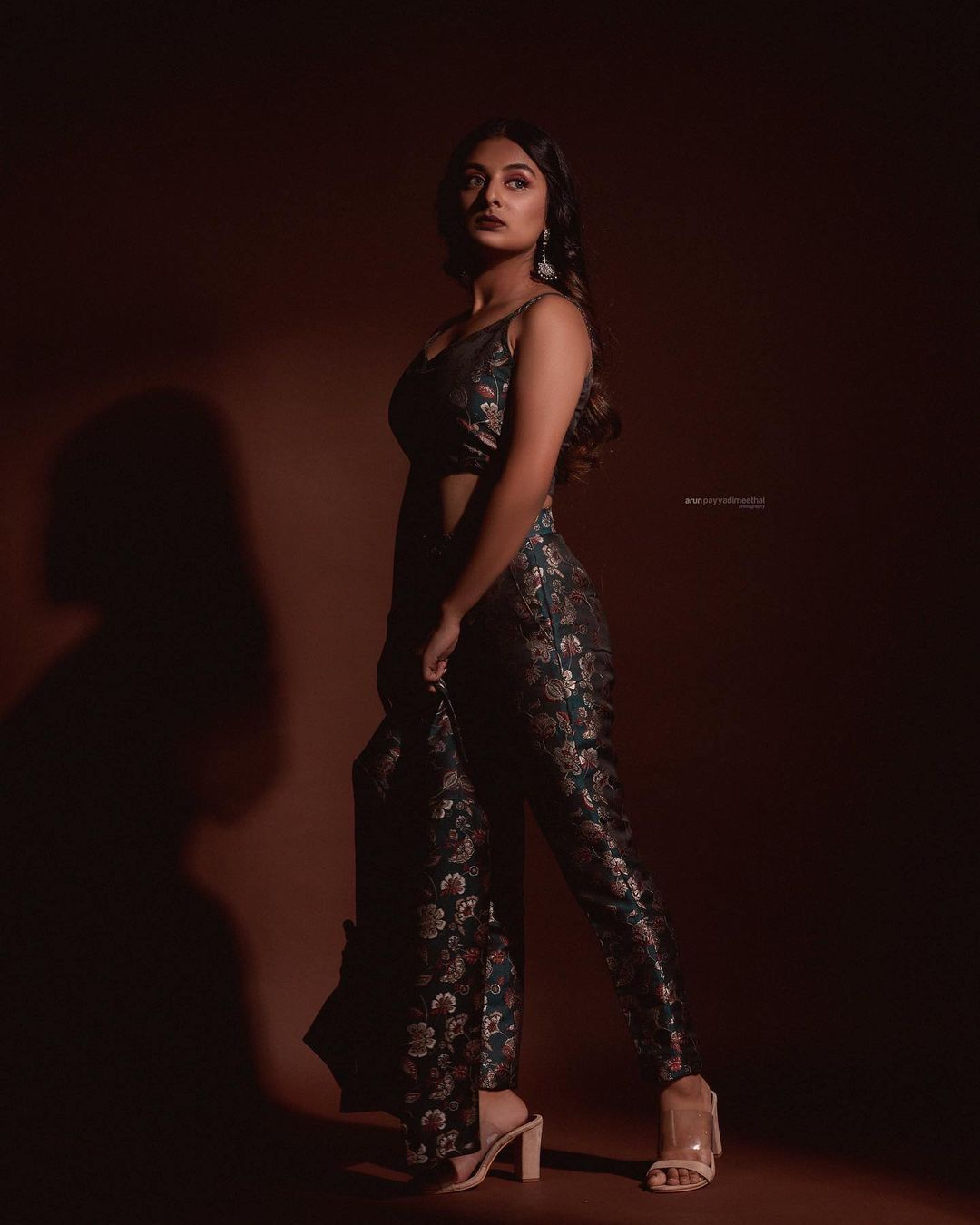 ഒരു രക്ഷയും ഇല്ലെന്ന് പറഞ്ഞാല്‍ ഒരു രക്ഷയുമില്ലാത്ത ചിരി: മനം നിറഞ്ഞ് എസ്തർ, വൈറല്‍ ചിത്രങ്ങല്‍