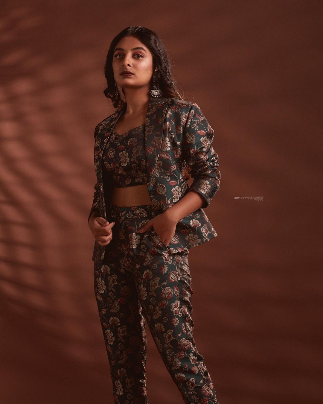 ഒരു രക്ഷയും ഇല്ലെന്ന് പറഞ്ഞാല്‍ ഒരു രക്ഷയുമില്ലാത്ത ചിരി: മനം നിറഞ്ഞ് എസ്തർ, വൈറല്‍ ചിത്രങ്ങല്‍