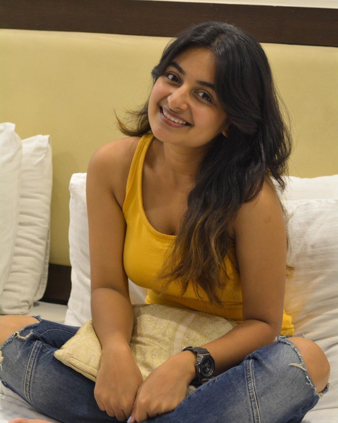 ഒരു രക്ഷയും ഇല്ലെന്ന് പറഞ്ഞാല്‍ ഒരു രക്ഷയുമില്ലാത്ത ചിരി: മനം നിറഞ്ഞ് എസ്തർ, വൈറല്‍ ചിത്രങ്ങല്‍