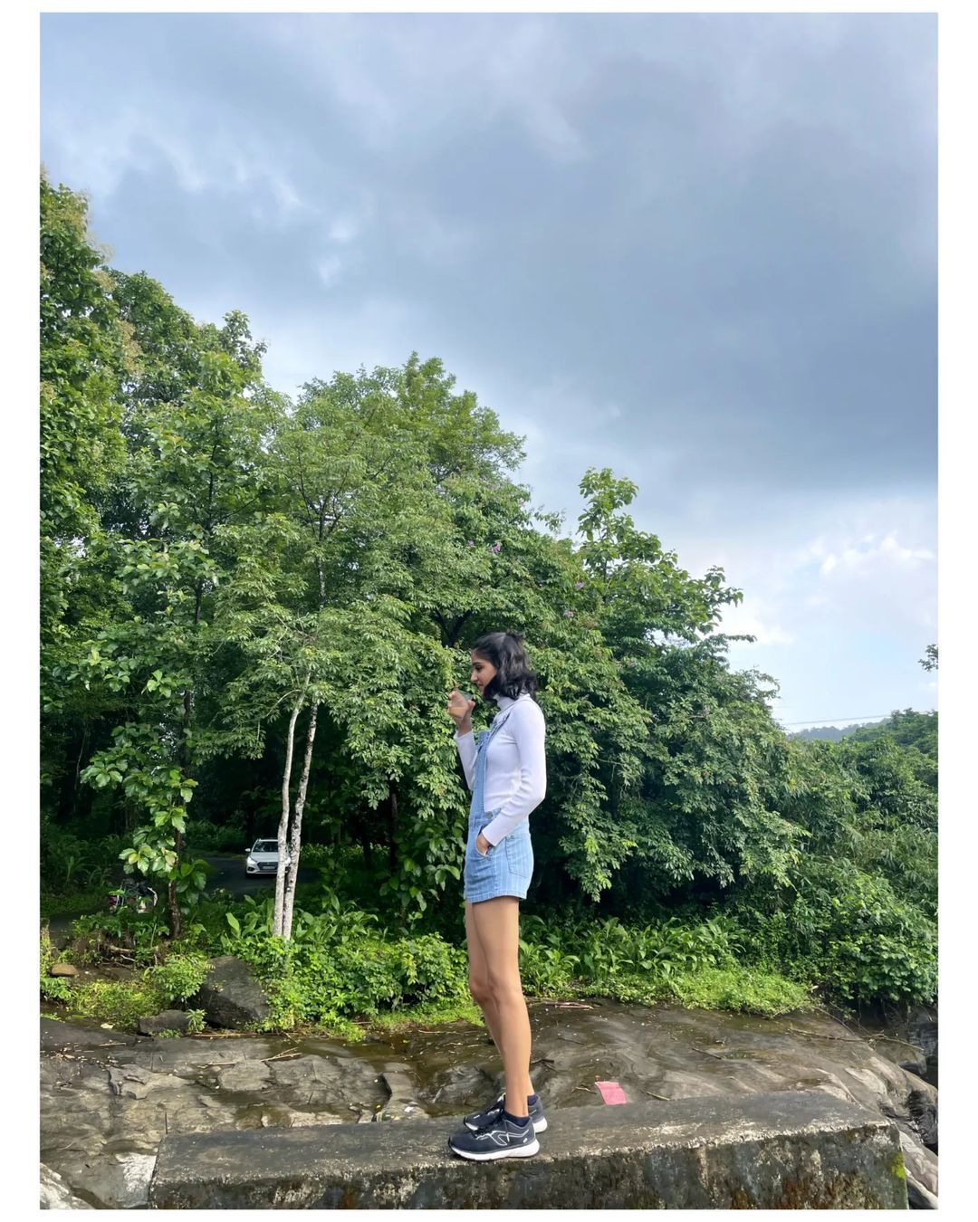 ഇതാണ് എന്റെ സിഗരറ്റ്: ഇത് അനശ്വര രാജന്‍ സ്റ്റൈല്‍, വൈറലായി ചിത്രങ്ങള്‍