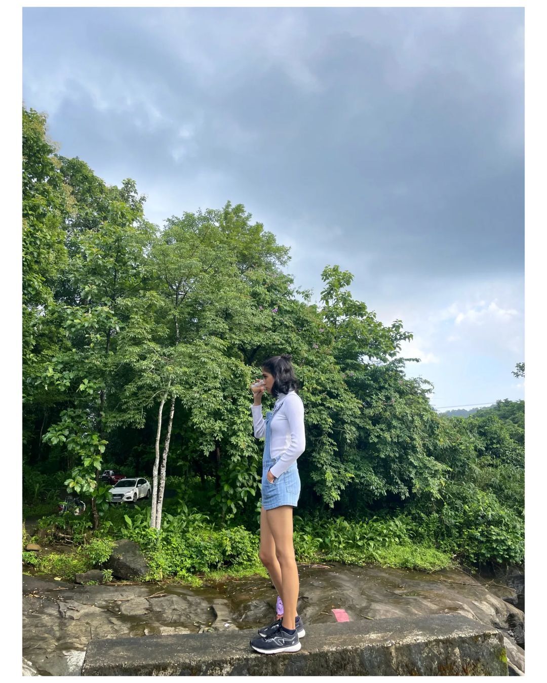 ഇതാണ് എന്റെ സിഗരറ്റ്: ഇത് അനശ്വര രാജന്‍ സ്റ്റൈല്‍, വൈറലായി ചിത്രങ്ങള്‍