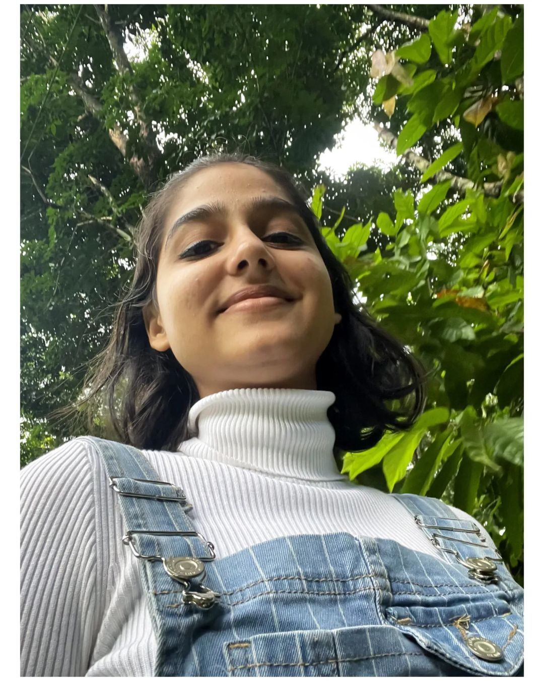 ഇതാണ് എന്റെ സിഗരറ്റ്: ഇത് അനശ്വര രാജന്‍ സ്റ്റൈല്‍, വൈറലായി ചിത്രങ്ങള്‍