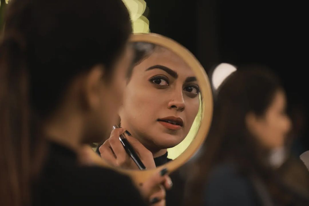 ഹേയ് തമിഴ് സെല്‍വീയെന്ന്  അദിതി; മയില്‍ പോലെയെന്ന് ആരാധകരും, വൈറലായി അനുശ്രിയുടെ ചിത്രങ്ങള്‍