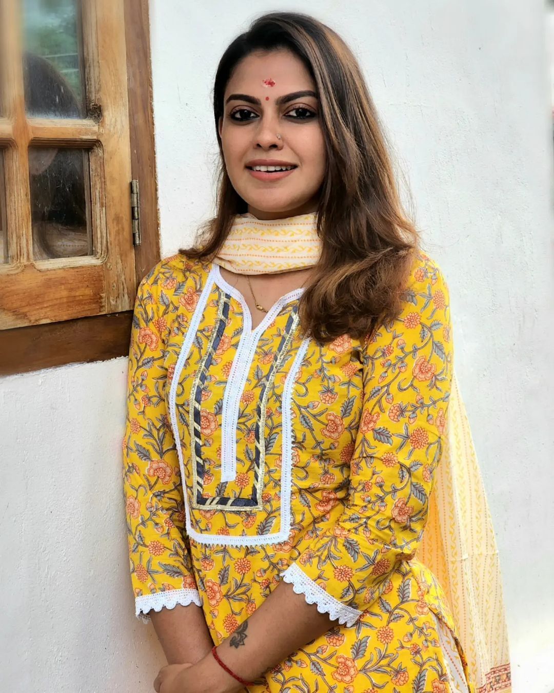 ഹേയ് തമിഴ് സെല്‍വീയെന്ന്  അദിതി; മയില്‍ പോലെയെന്ന് ആരാധകരും, വൈറലായി അനുശ്രിയുടെ ചിത്രങ്ങള്‍