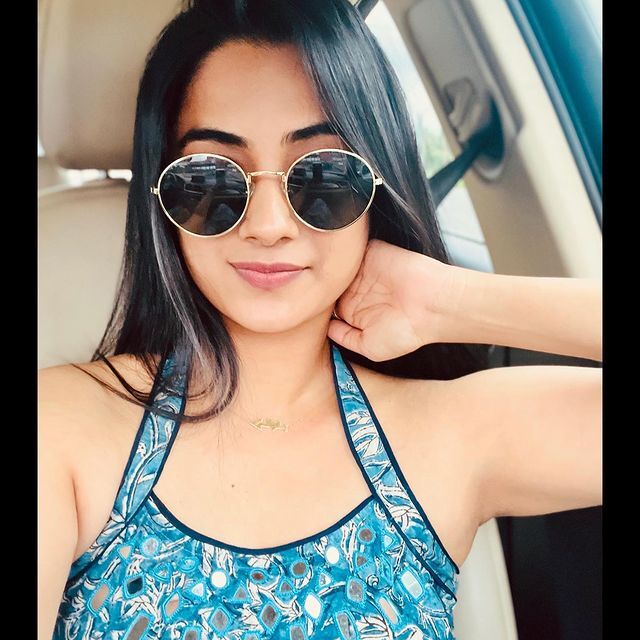 ഇതെന്ത് ചിരിയാണ് നമിത പ്രമോദ്?... കൈയ്യടിച്ച് ആരാധകര്‍, നടിയുടെ വൈറല്‍ ചിത്രങ്ങള്‍