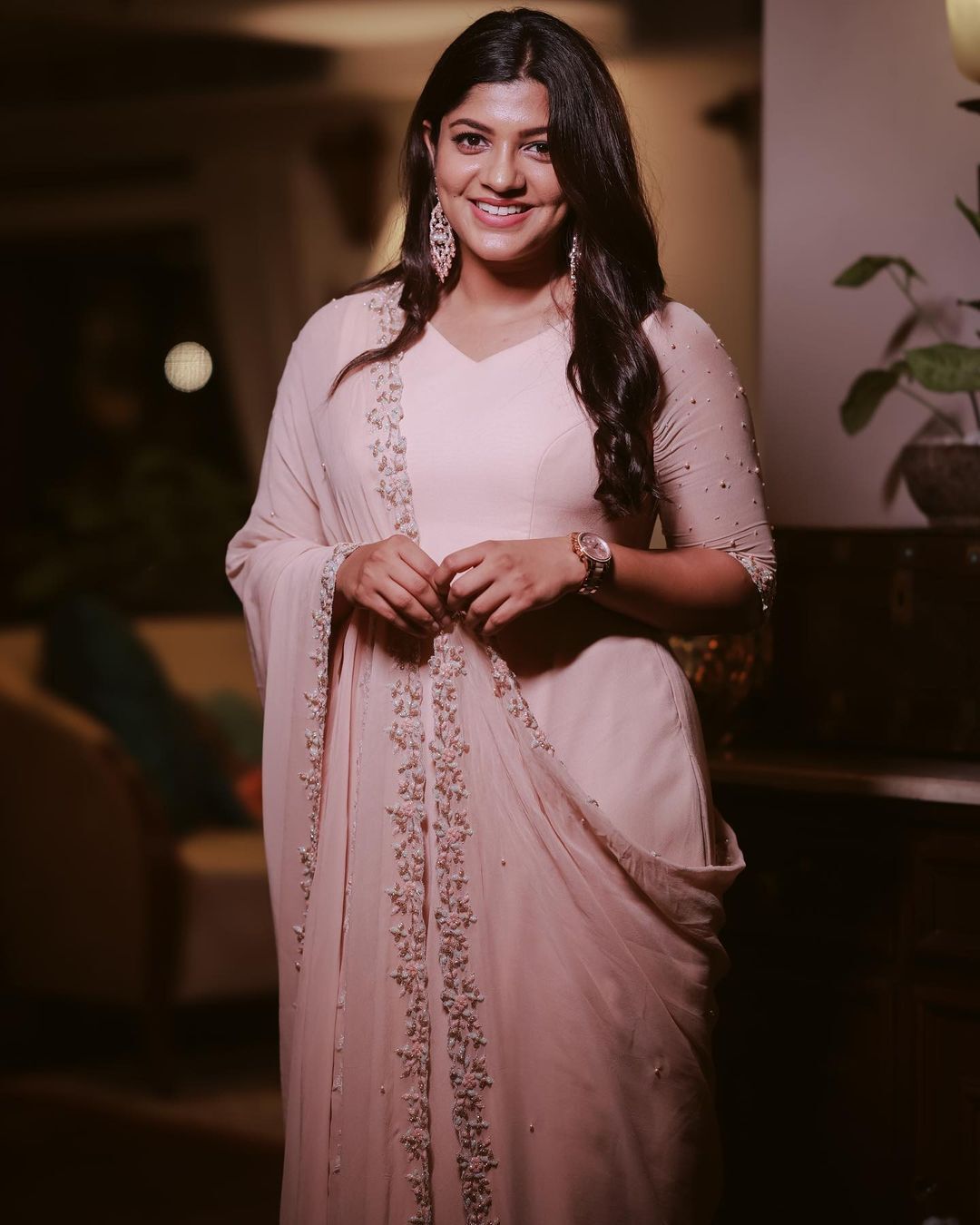 ഇതെന്ത് വേഷം!! സോ സ്‌റ്റൈലിഷ് എന്ന് ആരാധകര്‍; അപര്‍ണയുടെ പുതിയ ചിത്രം വൈറല്‍