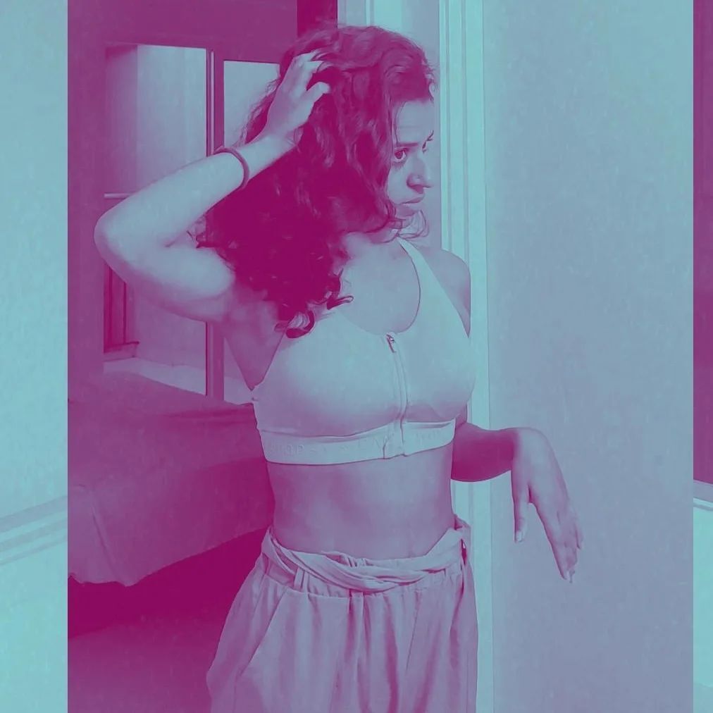 ഗ്ലാമറസ് മിറർ ചിത്രം പങ്കുവെച്ച് പ്രേക്ഷകരുടെ സ്വന്തം മീനാക്ഷി: ചിത്രം ഏറ്റെടുത്ത് ആരാധകർ