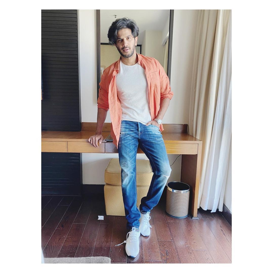  മാസ് ലുക്കിൽ ദുൽഖർ സൽമാൻ; ആരും അടിക്കും ഇവിടെ ലൈക്ക്; കാണാം വൈറൽ ചിത്രങ്ങൾ