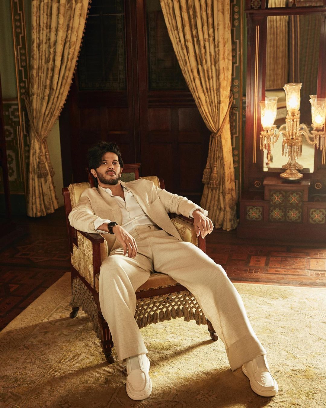  മാസ് ലുക്കിൽ ദുൽഖർ സൽമാൻ; ആരും അടിക്കും ഇവിടെ ലൈക്ക്; കാണാം വൈറൽ ചിത്രങ്ങൾ