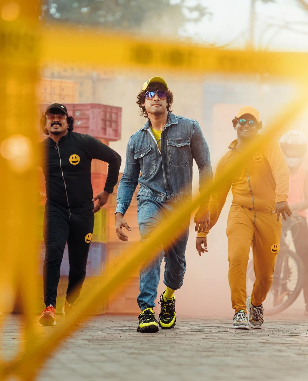 'ആരാ പറഞ്ഞത് ഡാന്‍സ് കളിക്കാന്‍ അറിയില്ലെന്ന്'; ടൊവിനൊ ആറാടുകയാണെന്ന് ആരാധകര്‍, വൈറല്‍ ചിത്രങ്ങള്‍