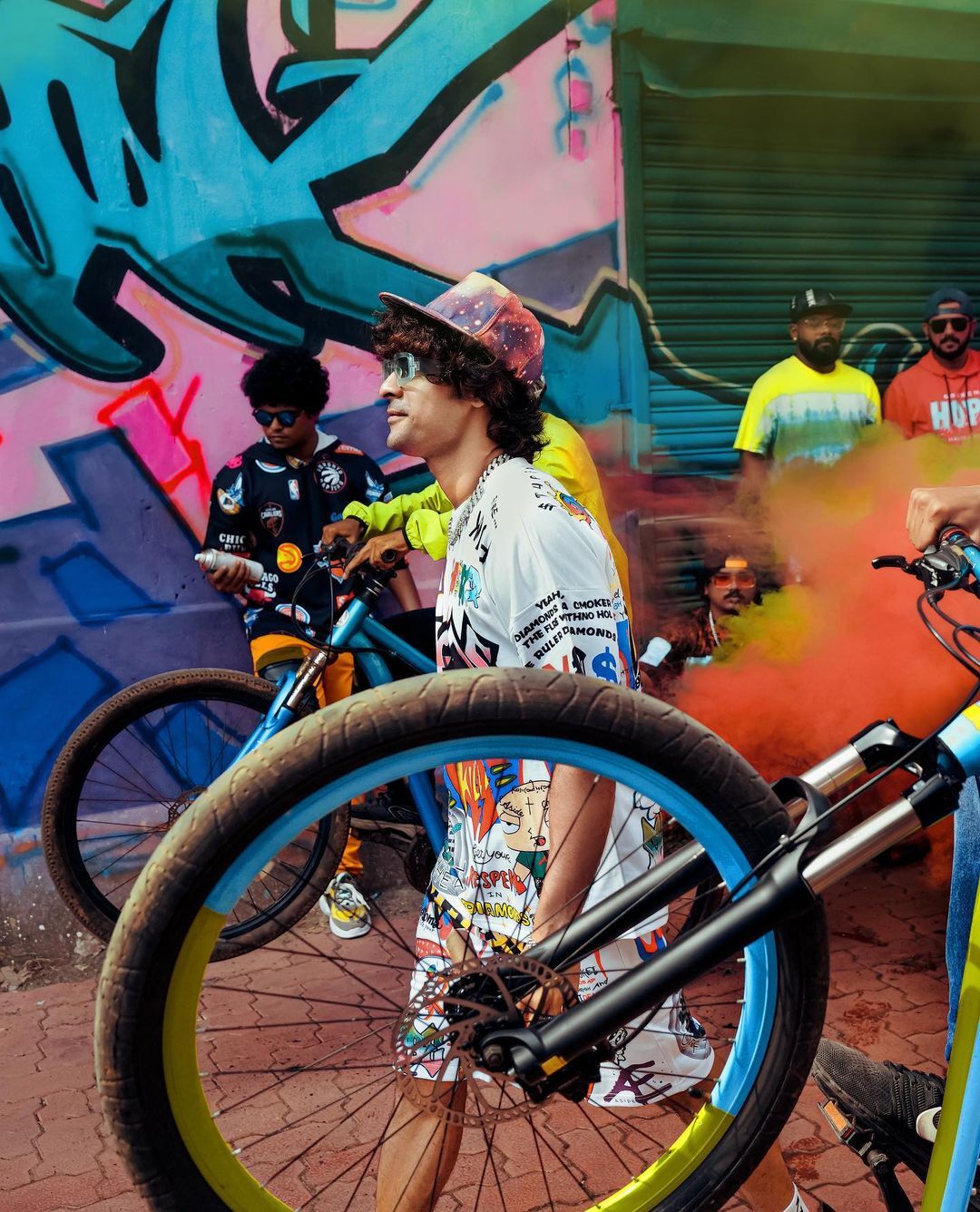 'ആരാ പറഞ്ഞത് ഡാന്‍സ് കളിക്കാന്‍ അറിയില്ലെന്ന്'; ടൊവിനൊ ആറാടുകയാണെന്ന് ആരാധകര്‍, വൈറല്‍ ചിത്രങ്ങള്‍