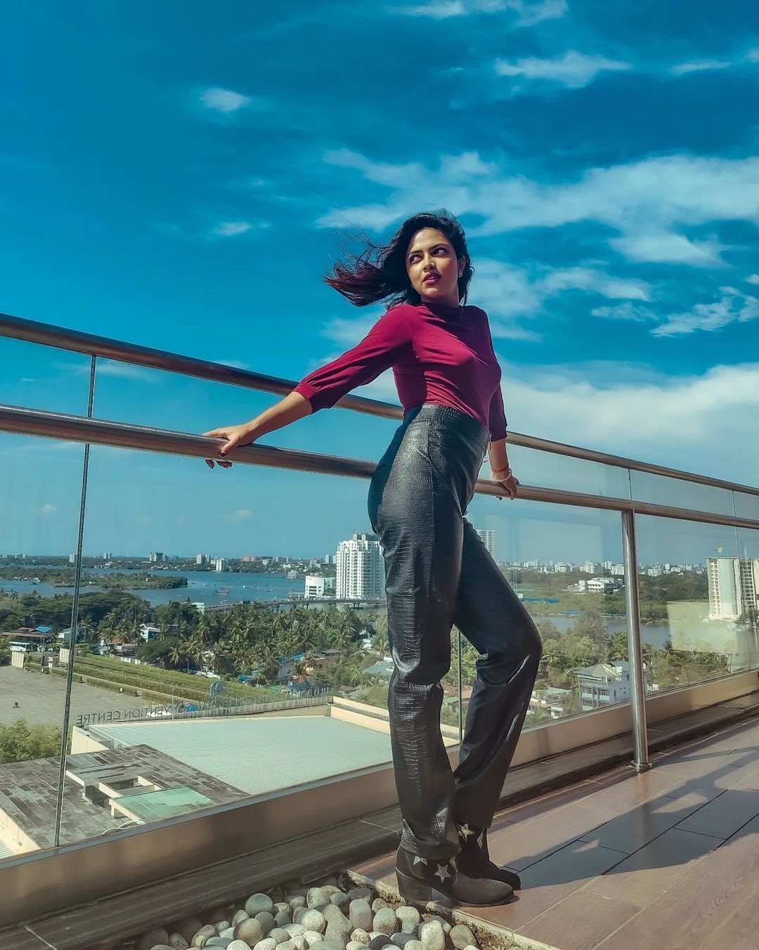 അമല.. എന്നും ഇങ്ങനെ ചിരിച്ച് സന്തോഷമായിരിക്കൂ; പുതിയ ചിത്രങ്ങള്‍ ഏറ്റെടുത്ത് ആരാധകര്‍