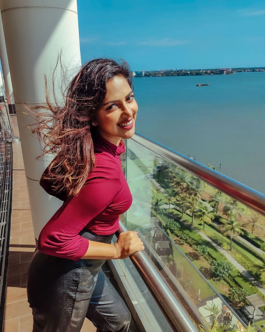 അമല.. എന്നും ഇങ്ങനെ ചിരിച്ച് സന്തോഷമായിരിക്കൂ; പുതിയ ചിത്രങ്ങള്‍ ഏറ്റെടുത്ത് ആരാധകര്‍