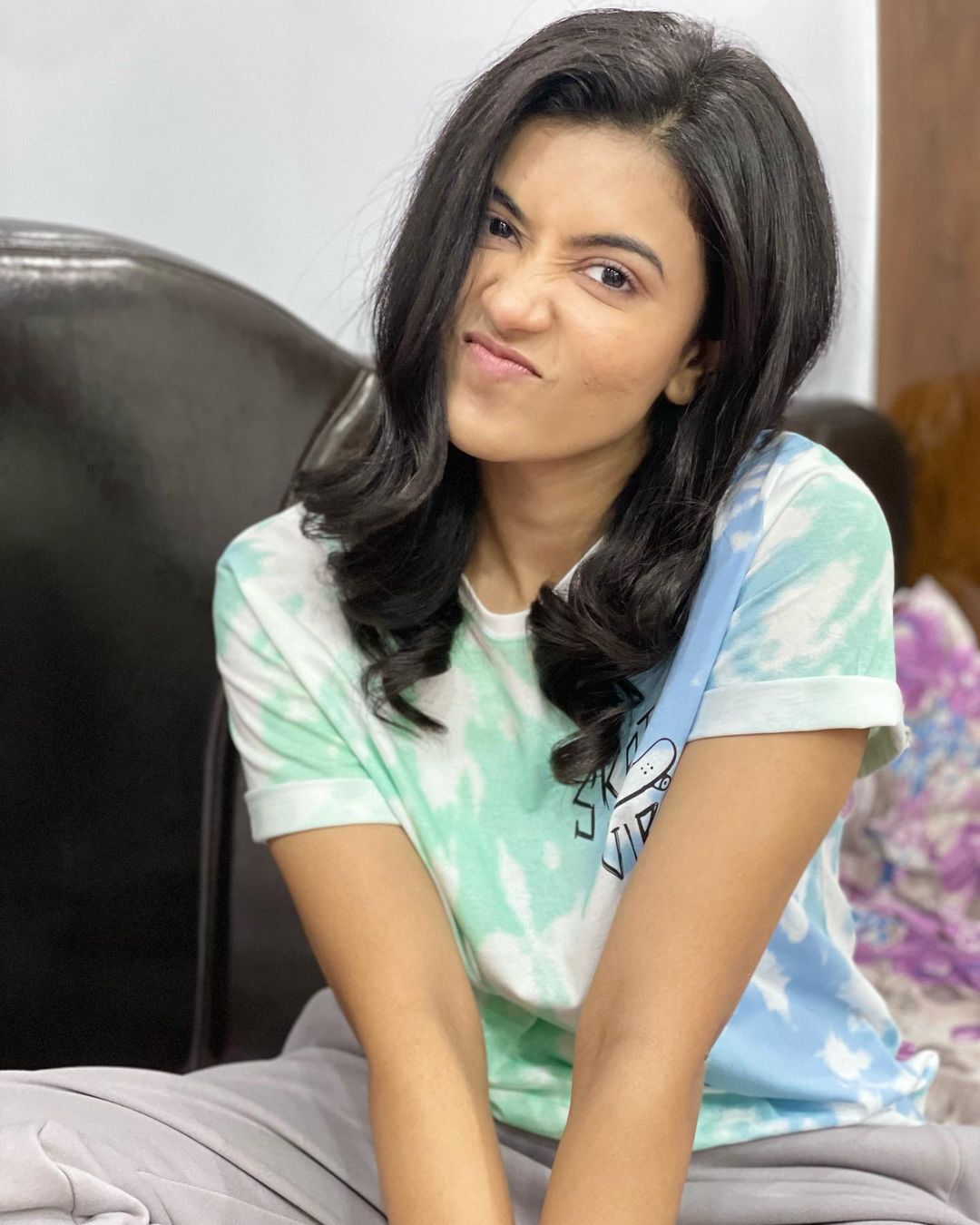 പുത്തന്‍ മേക്കോവറില്‍ അഞ്ജു; പുതിയ ചിത്രങ്ങള്‍ സോഷ്യല്‍ മീഡിയയില്‍ ട്രന്‍ഡിംഗ്