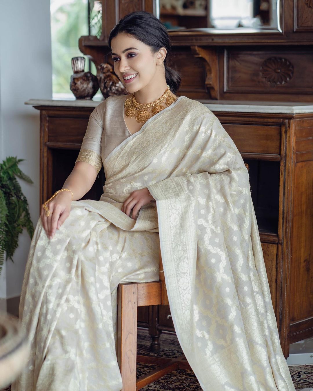 പുത്തന്‍ മേക്കോവറില്‍ അഞ്ജു; പുതിയ ചിത്രങ്ങള്‍ സോഷ്യല്‍ മീഡിയയില്‍ ട്രന്‍ഡിംഗ്