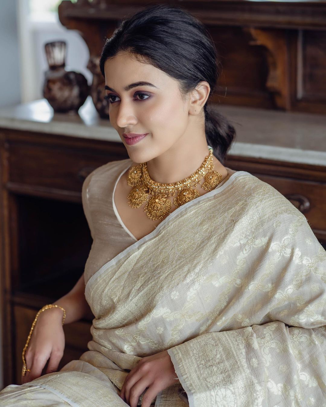 പുത്തന്‍ മേക്കോവറില്‍ അഞ്ജു; പുതിയ ചിത്രങ്ങള്‍ സോഷ്യല്‍ മീഡിയയില്‍ ട്രന്‍ഡിംഗ്