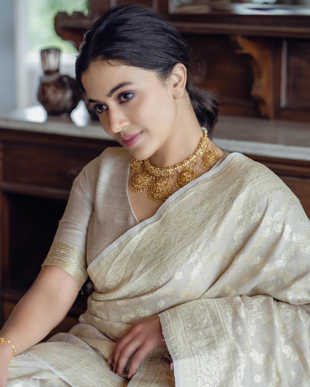 പുത്തന്‍ മേക്കോവറില്‍ അഞ്ജു; പുതിയ ചിത്രങ്ങള്‍ സോഷ്യല്‍ മീഡിയയില്‍ ട്രന്‍ഡിംഗ്