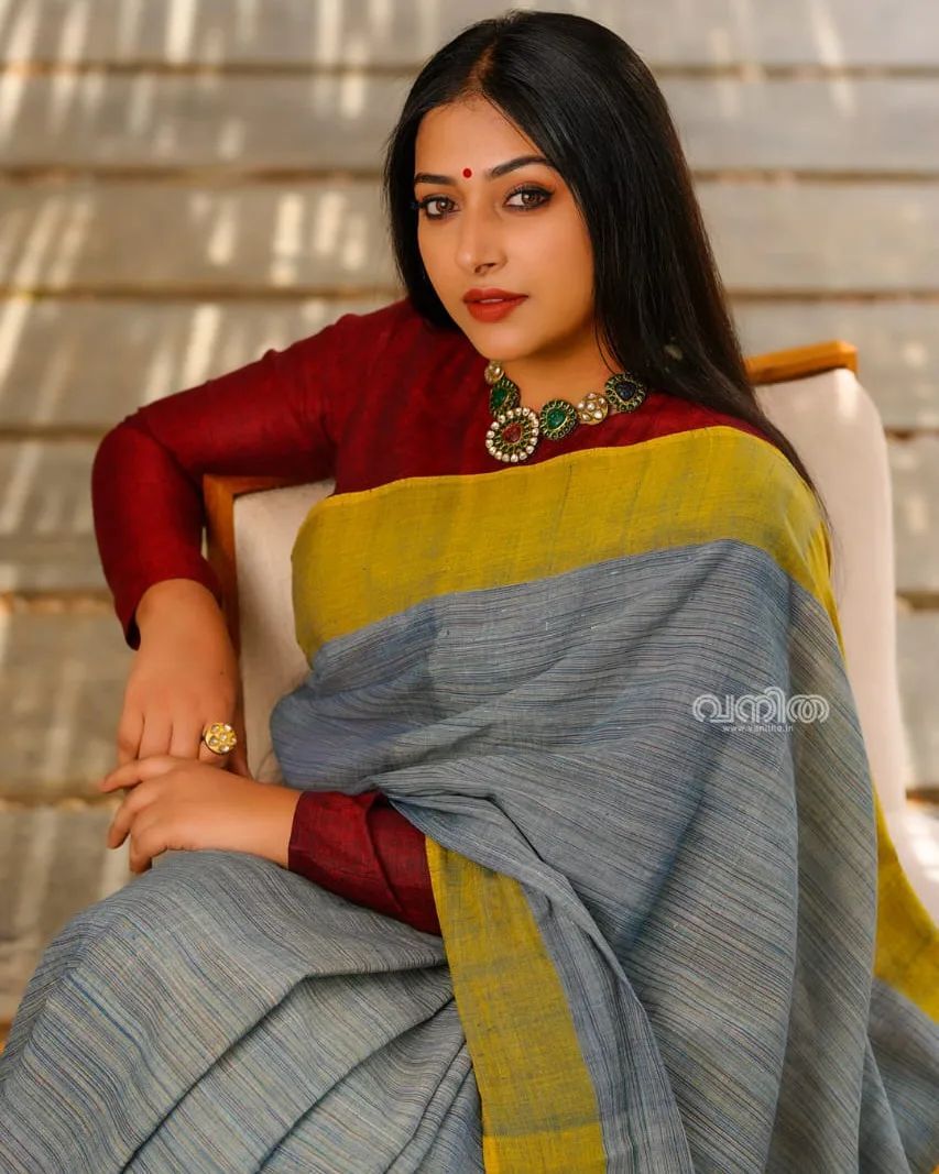 ആ ഭംഗി കണ്ണിൽ തിളങ്ങുന്നു; അഴകിന്റെ റാണി: അനു സിത്താരയുടെ ഫോട്ടോസ് വൈറൽ 