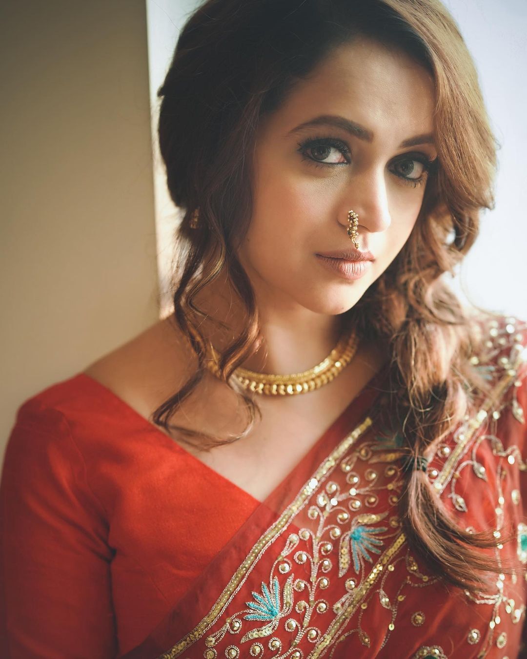 കാവിലെ ഭഗവതി നേരിട്ട് പ്രത്യക്ഷപെട്ടതാണോ? വീണ്ടും ഞെട്ടിച്ച് ഭാവന, ചിത്രങ്ങള്‍ വൈറല്‍