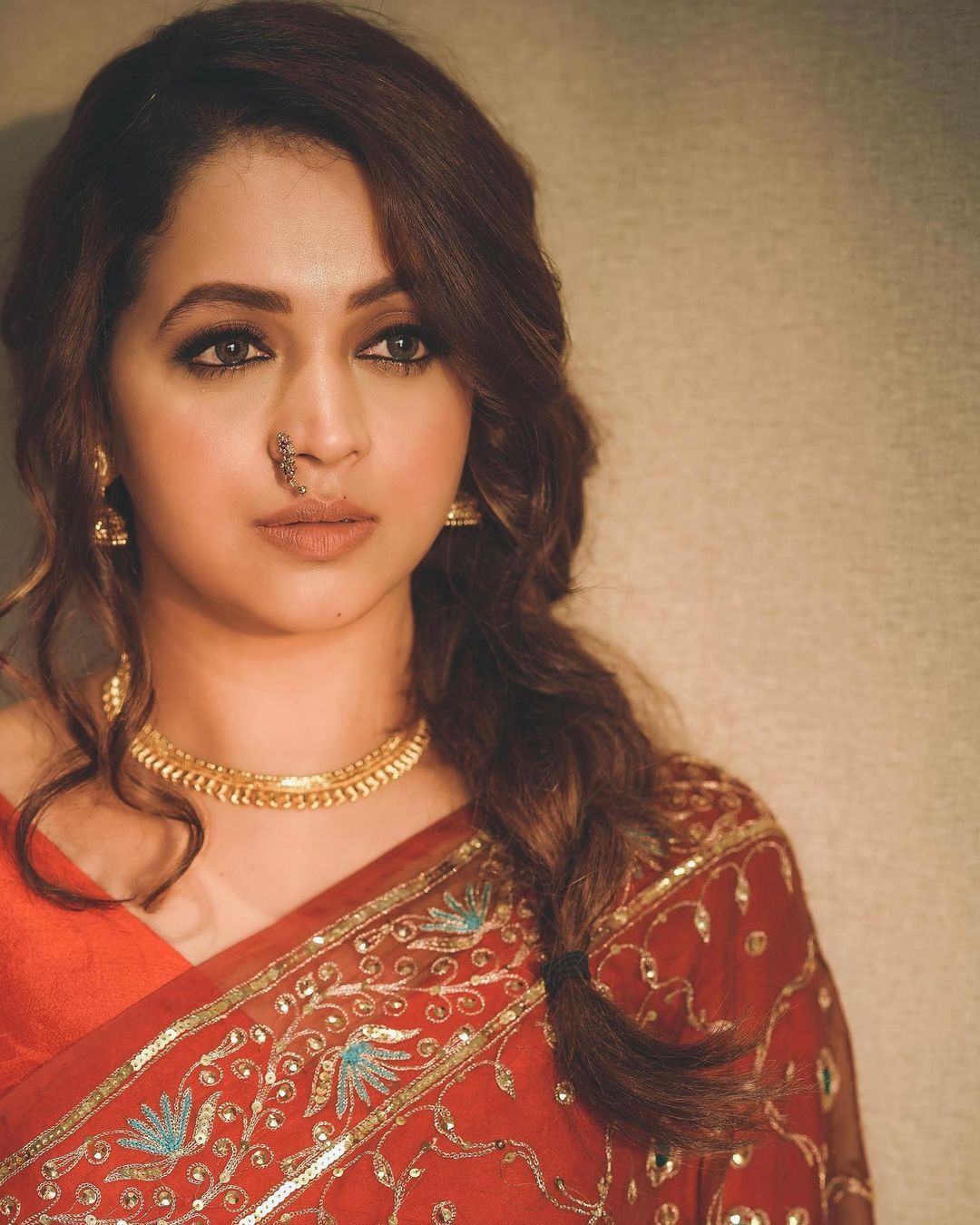 കാവിലെ ഭഗവതി നേരിട്ട് പ്രത്യക്ഷപെട്ടതാണോ? വീണ്ടും ഞെട്ടിച്ച് ഭാവന, ചിത്രങ്ങള്‍ വൈറല്‍