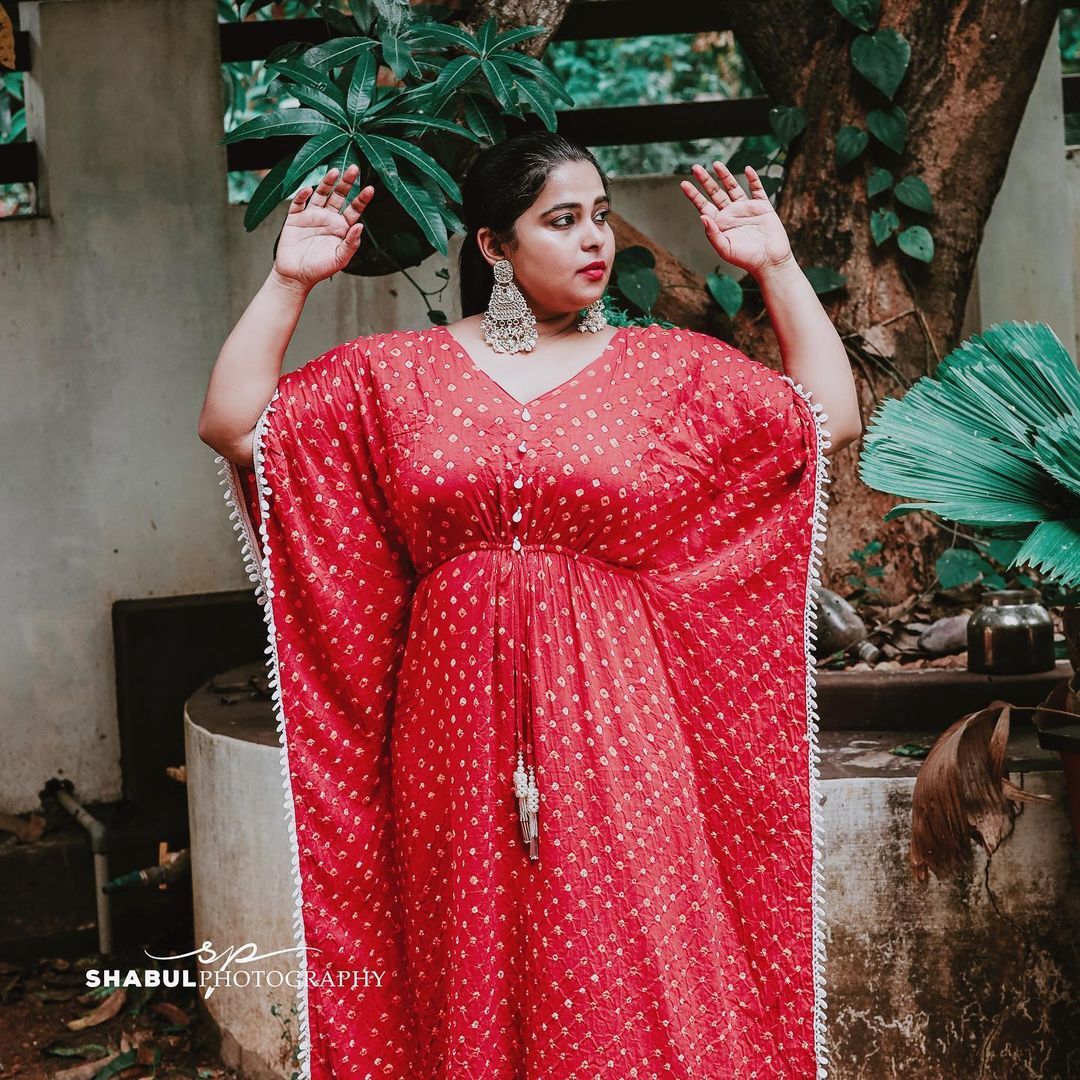 പുത്തന്‍ മേക്കോവറില്‍ ഫറ ഷിബ്ല; കഫ്ത്താനില്‍ സുന്ദരിയായി താരം 