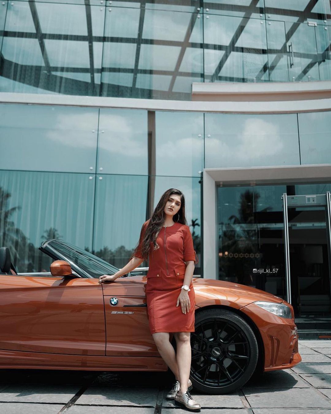 വീണ്ടും പുതിയ മേക്കോവറോ; അടിപൊളി ലുക്കില്‍ ഗായത്രി സുരേഷ്, വൈറല്‍ ചിത്രങ്ങള്‍