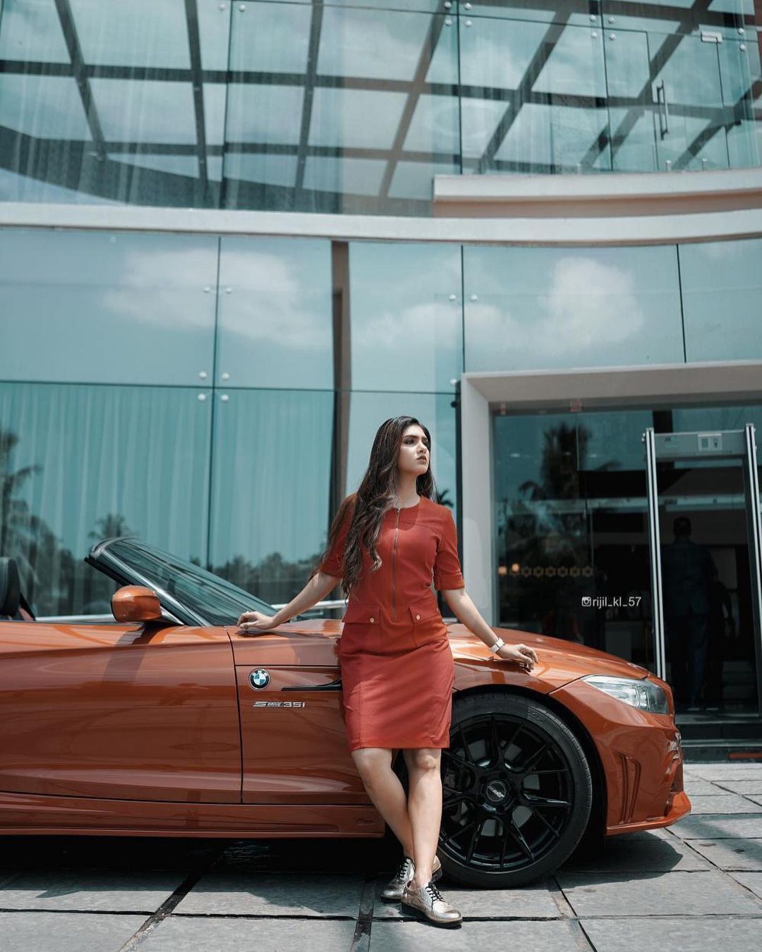 വീണ്ടും പുതിയ മേക്കോവറോ; അടിപൊളി ലുക്കില്‍ ഗായത്രി സുരേഷ്, വൈറല്‍ ചിത്രങ്ങള്‍