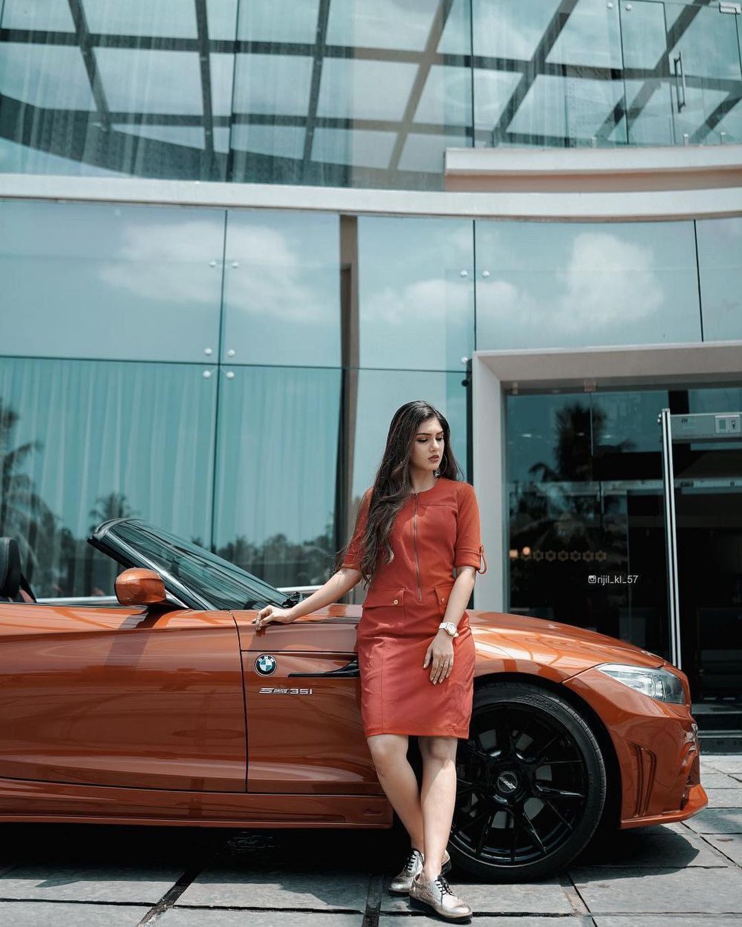 വീണ്ടും പുതിയ മേക്കോവറോ; അടിപൊളി ലുക്കില്‍ ഗായത്രി സുരേഷ്, വൈറല്‍ ചിത്രങ്ങള്‍