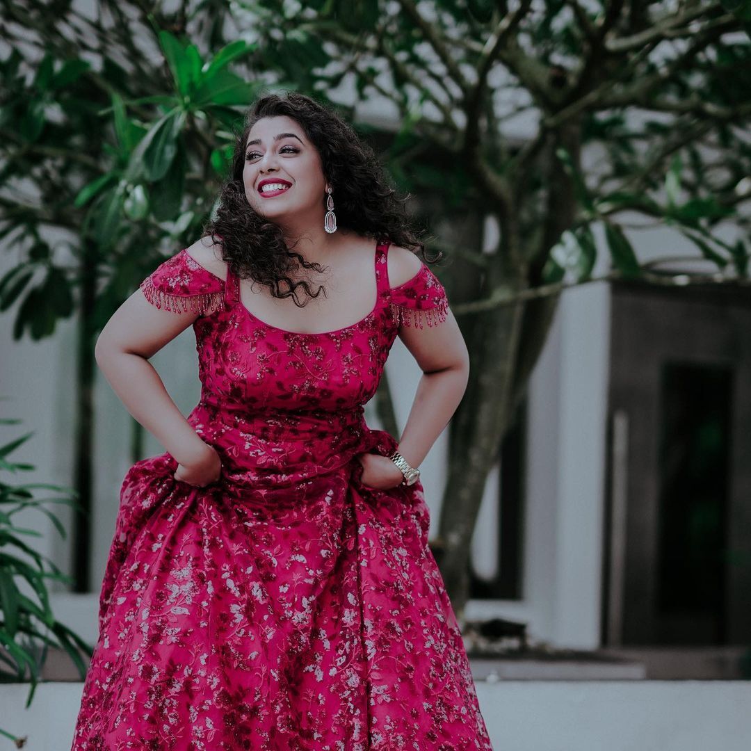 സൂപ്പറെന്ന് ആരാധകരുടെ കമന്റ്; കറുപ്പിൽ തിളങ്ങി ഇതാ ജുവൽ മേരി; ചിത്രങ്ങൾ കാണാം  