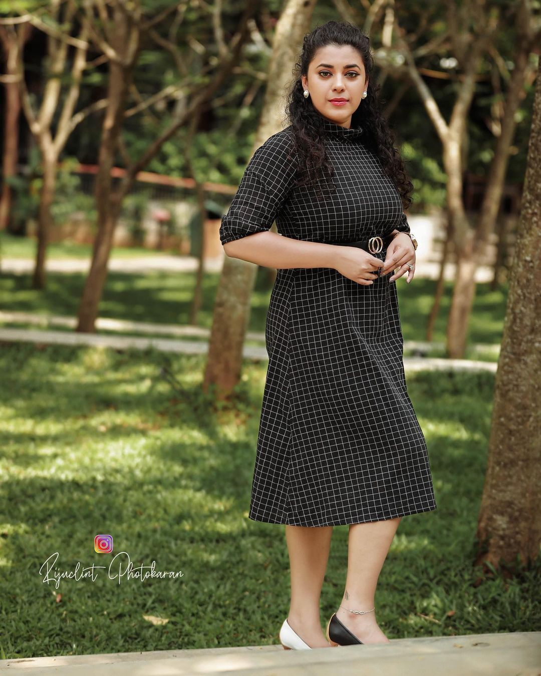 സൂപ്പറെന്ന് ആരാധകരുടെ കമന്റ്; കറുപ്പിൽ തിളങ്ങി ഇതാ ജുവൽ മേരി; ചിത്രങ്ങൾ കാണാം  