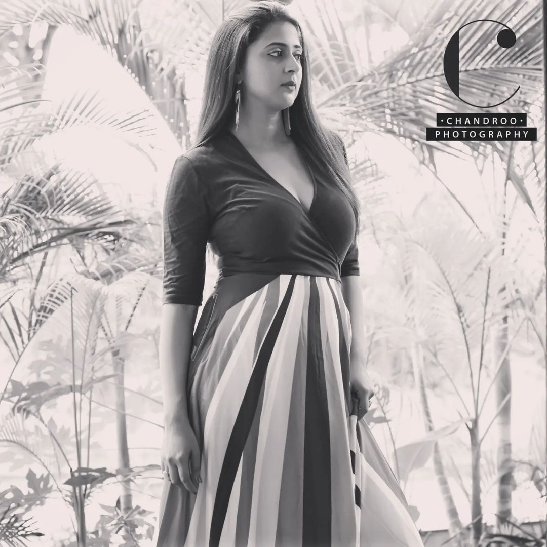 ന്യൂ ട്രെൻഡിൽ കനിഹ; കൂളിംഗ് ഗ്ലാസും കിടിലൻ ലുക്കും; വൈറൽ ചിത്രം ഇതാ  