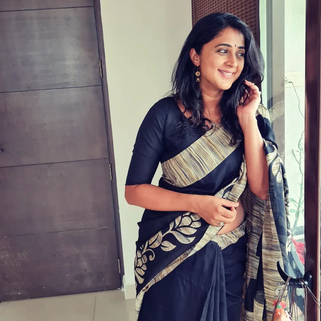 ന്യൂ ട്രെൻഡിൽ കനിഹ; കൂളിംഗ് ഗ്ലാസും കിടിലൻ ലുക്കും; വൈറൽ ചിത്രം ഇതാ  