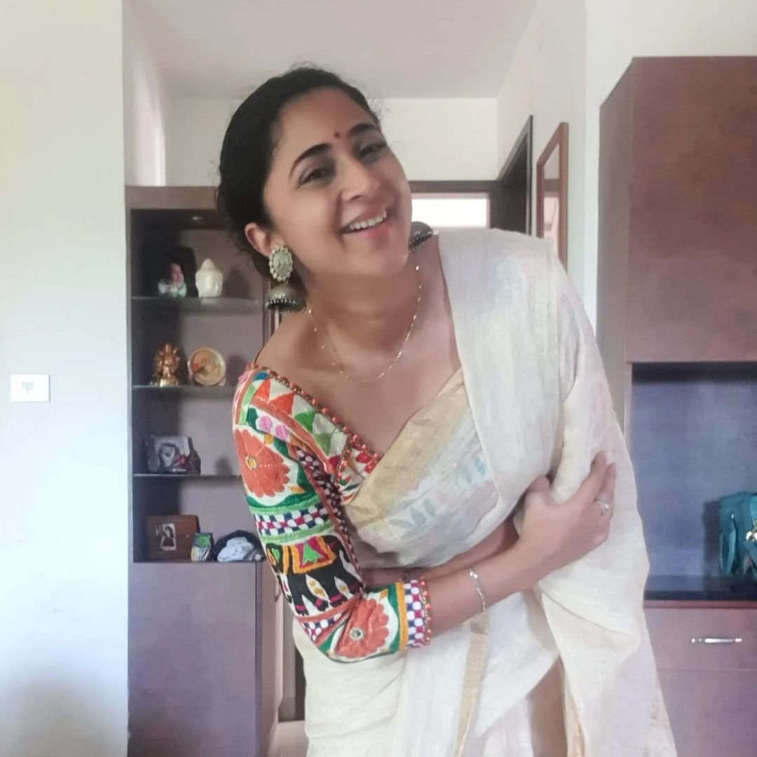 തുര്‍ക്കിയിലായാലും പോസ് ചെയ്യാന്‍ മറക്കരുത്; കനിഹയുടെ കിടിലന്‍ ചിത്രങ്ങള്‍