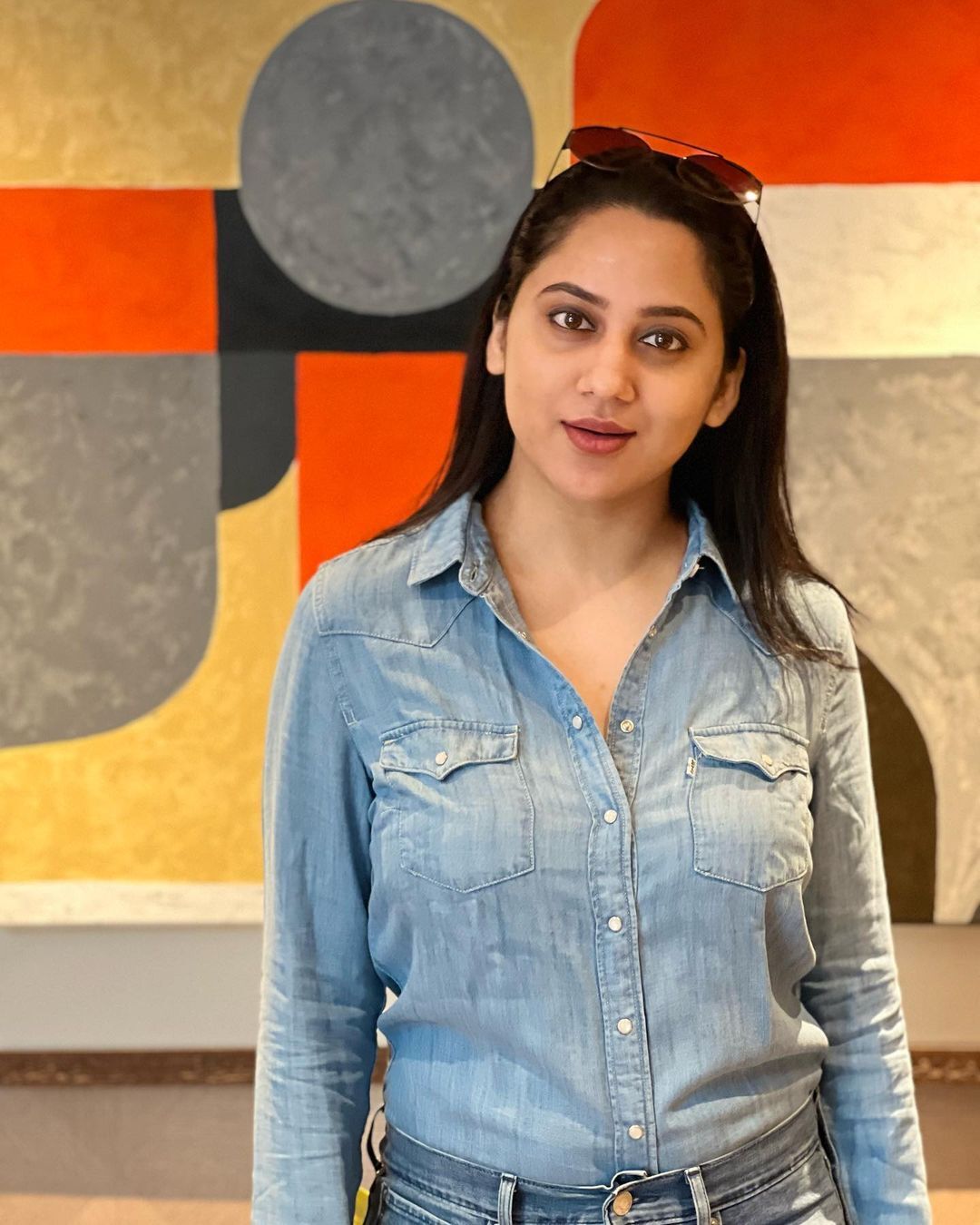 ജീന്‍സും ടോപ്പും പാന്റുമണിഞ്ഞ് എന്ന് പാടേണ്ടി വരോ...; മിയയുടെ വൈറല്‍ ചിത്രങ്ങള്‍