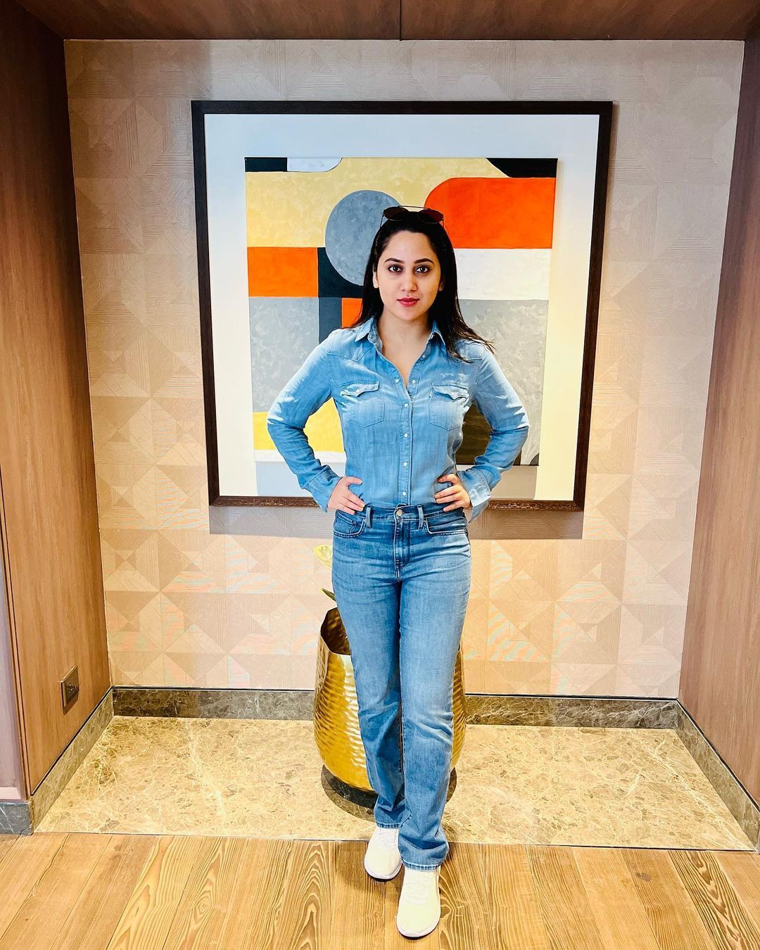 ജീന്‍സും ടോപ്പും പാന്റുമണിഞ്ഞ് എന്ന് പാടേണ്ടി വരോ...; മിയയുടെ വൈറല്‍ ചിത്രങ്ങള്‍