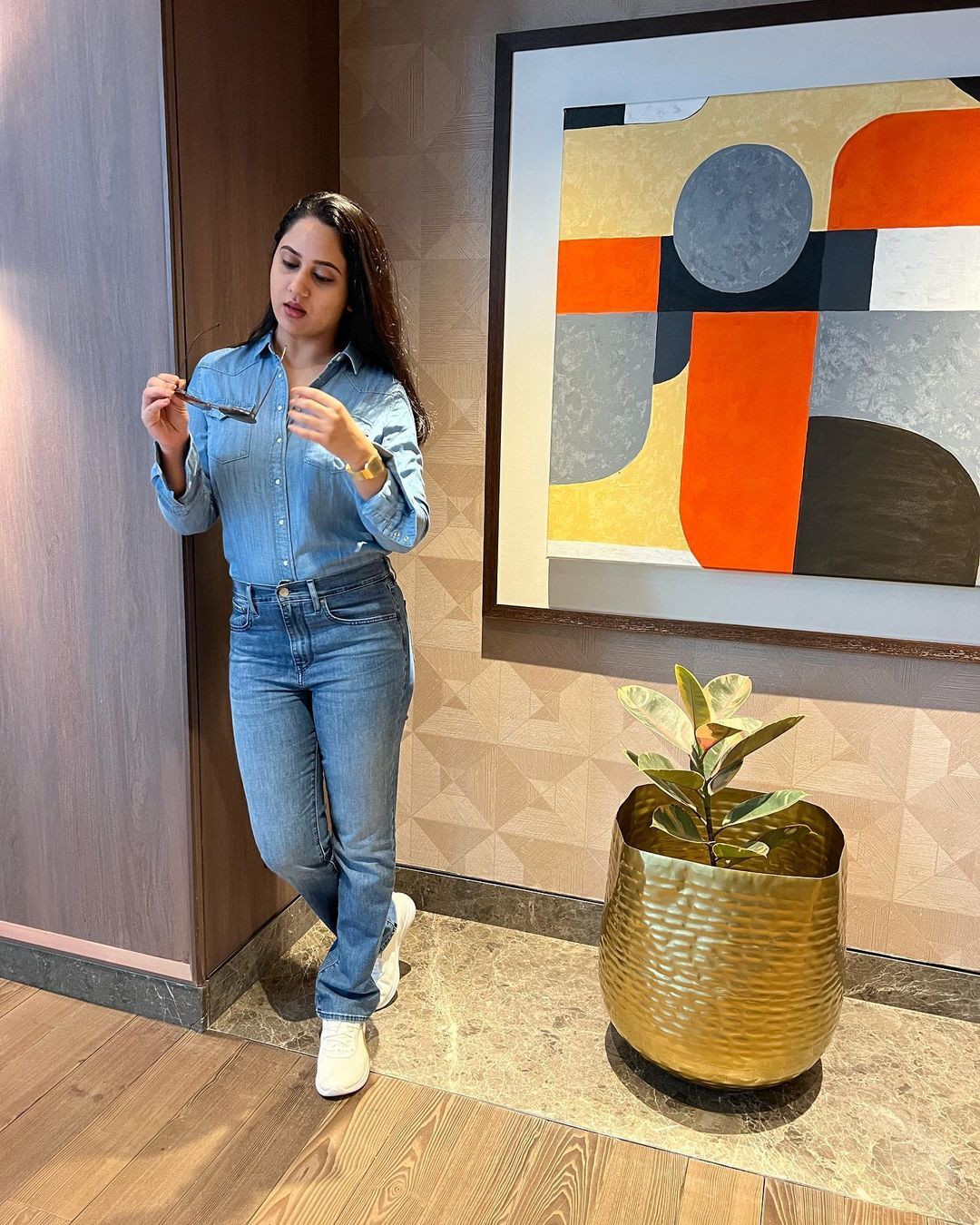 ജീന്‍സും ടോപ്പും പാന്റുമണിഞ്ഞ് എന്ന് പാടേണ്ടി വരോ...; മിയയുടെ വൈറല്‍ ചിത്രങ്ങള്‍