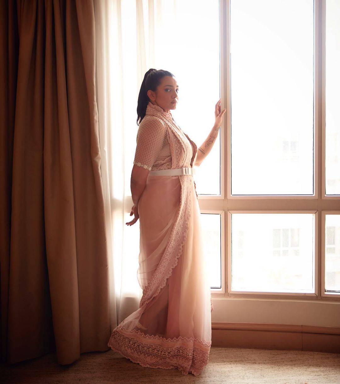 സൂപ്പര്‍ലുക്കില്‍ പാര്‍വതി; വൈറല്‍ ചിത്രങ്ങള്‍ കാണാം