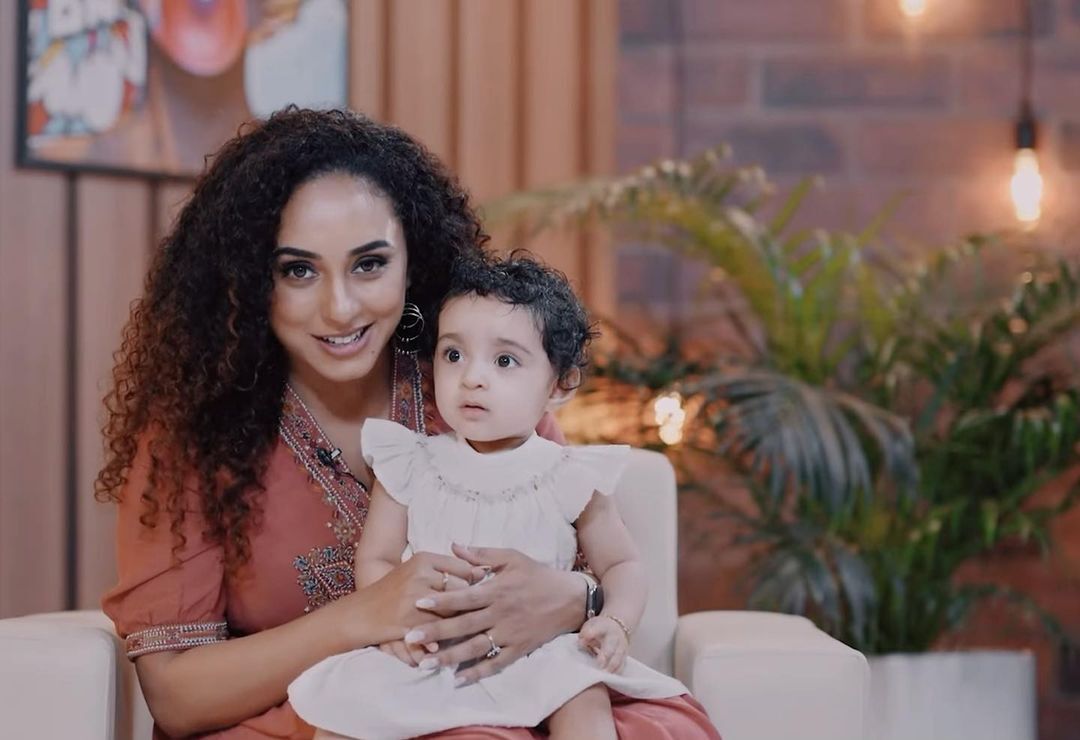 കുഞ്ഞിനെക്കാൾ 'വാവയാണ്' പേർളി മാണി; പുതിയ ചിത്രങ്ങൾ വ്യത്യസ്തം; എല്ലാം വൈറൽ