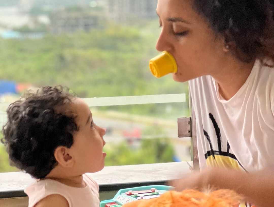 കുഞ്ഞിനെക്കാൾ 'വാവയാണ്' പേർളി മാണി; പുതിയ ചിത്രങ്ങൾ വ്യത്യസ്തം; എല്ലാം വൈറൽ