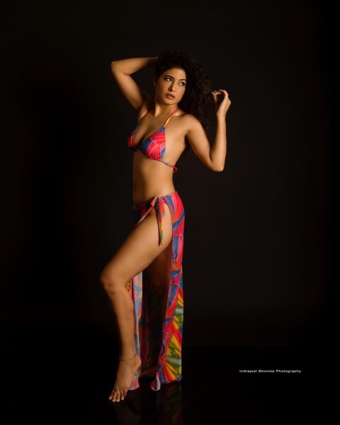 Actress Poonam Rajput Set Internet On Fire with Her saree Look