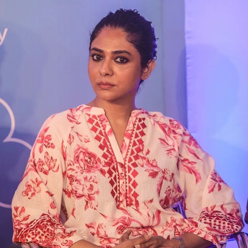 പൂക്കൾ ധരിച്ച് പൂർണ്ണിമ ഇന്ദ്രജിത്ത്; കിടിലൻ ലുക്കാണ്; ചിത്രങ്ങളോ....നല്ല അടിപൊളി വൈറൽ   