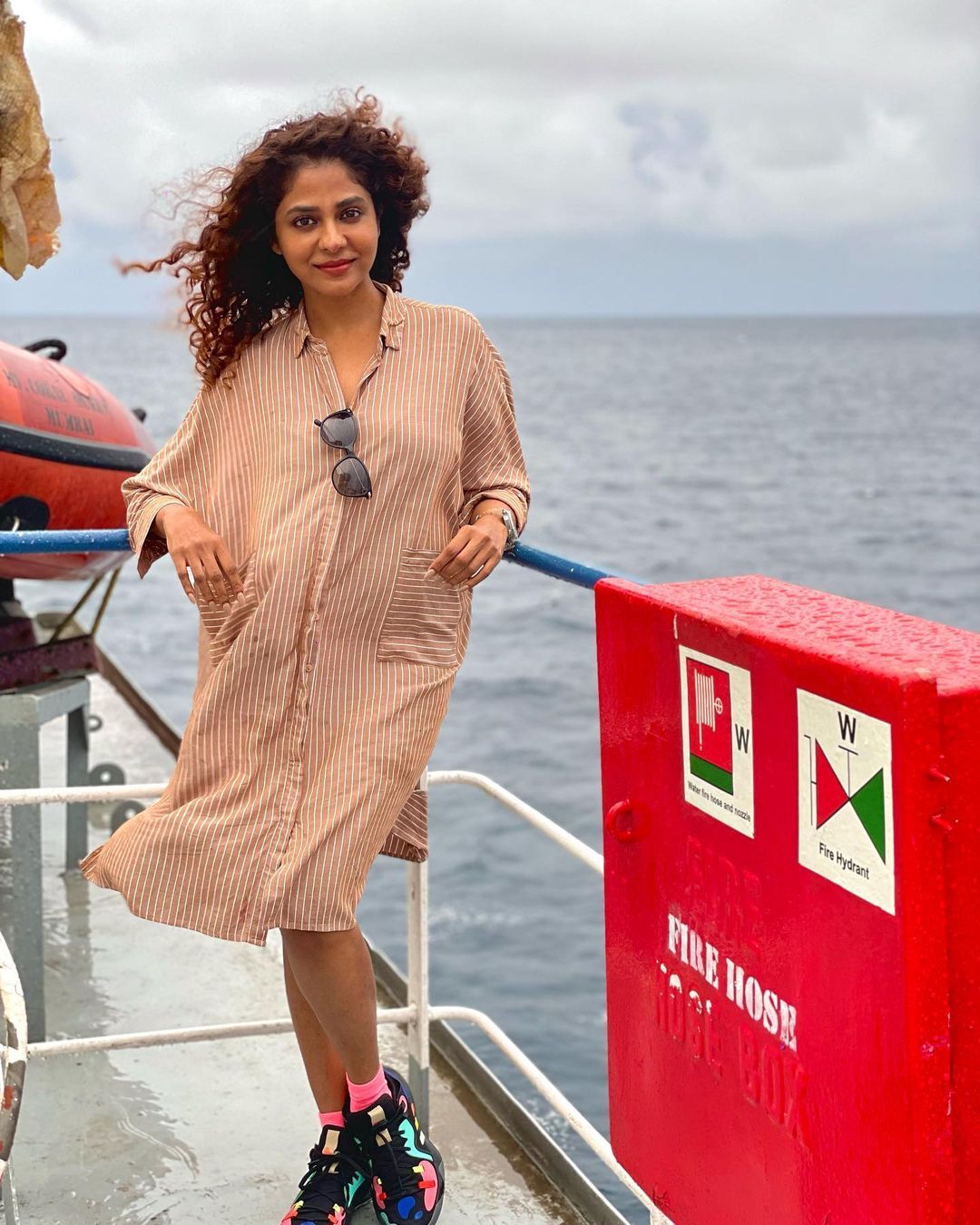 പൂക്കൾ ധരിച്ച് പൂർണ്ണിമ ഇന്ദ്രജിത്ത്; കിടിലൻ ലുക്കാണ്; ചിത്രങ്ങളോ....നല്ല അടിപൊളി വൈറൽ   