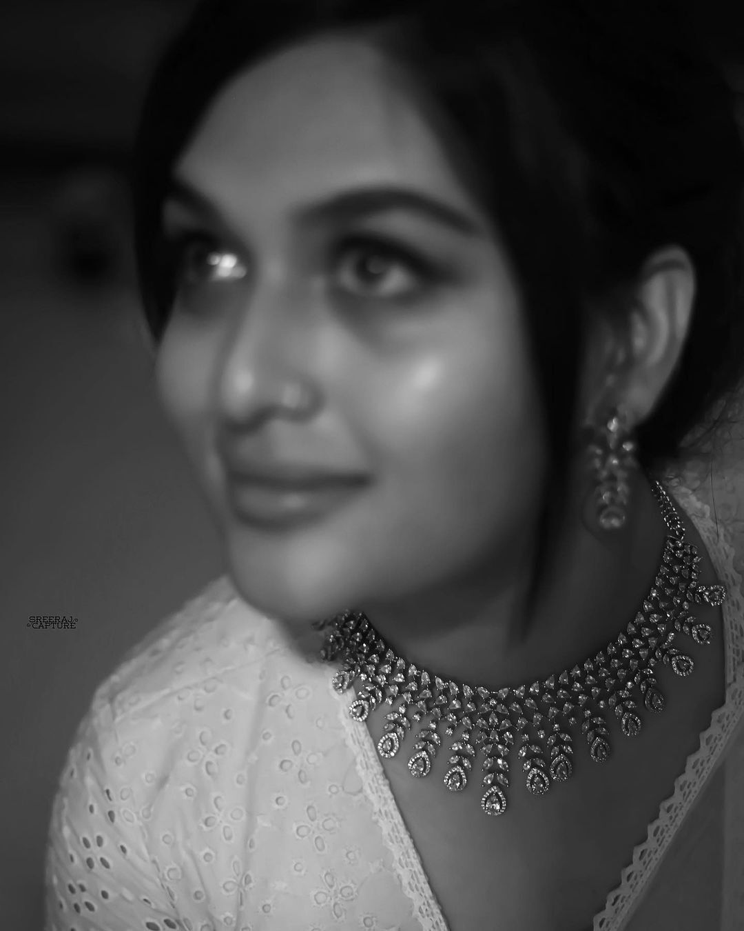 കിടിലന്‍ മേക്കോവറില്‍ വീണ്ടും ഞെട്ടിച്ച് പ്രയാഗ; വൈറല്‍ ചിത്രങ്ങള്‍