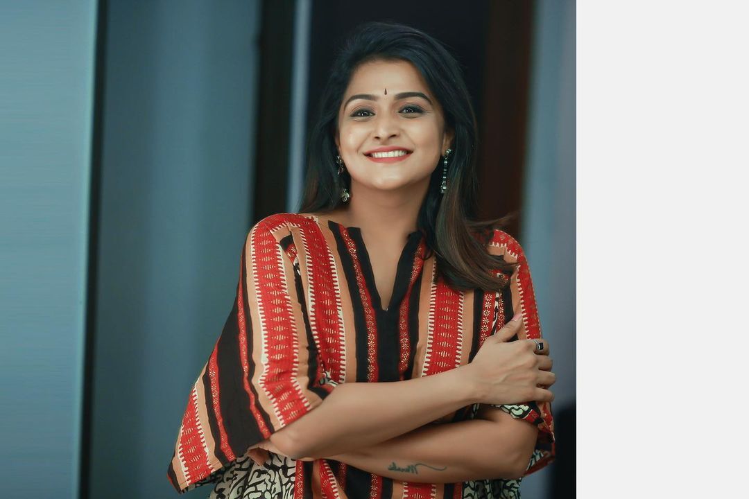 രമ്യ നമ്പീശന്‍ ആറാടുകയാണ്.... കലക്കന്‍ ചിത്രങ്ങള്‍ കാണാം...