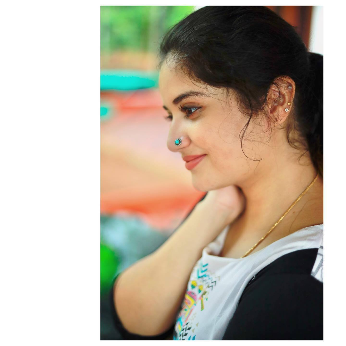 മുക്കുത്തി കണ്ടില്ലാന്ന് ഇനി പറയരുത്; തുരുതുരാ മുക്കുത്തി ചിത്രങ്ങളുമായി ഷഫ്‌ന