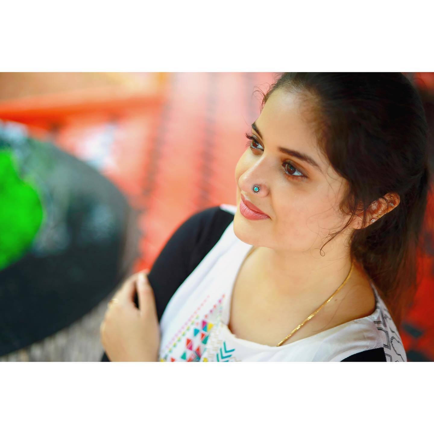 മുക്കുത്തി കണ്ടില്ലാന്ന് ഇനി പറയരുത്; തുരുതുരാ മുക്കുത്തി ചിത്രങ്ങളുമായി ഷഫ്‌ന